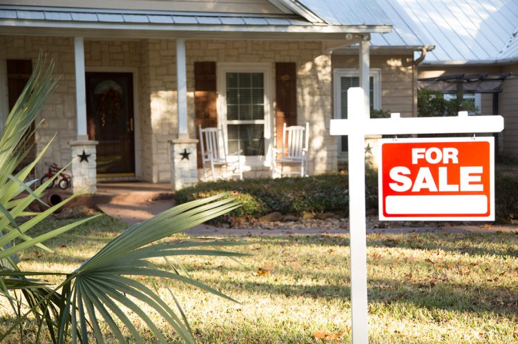 Home Sales Dip Only Slightly, but Mortgage Rates Cast Long Shadow