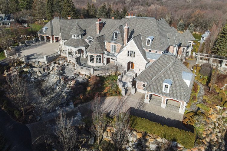 Great Spaces: Classical and Modern Luxury Meet in Michigan Home