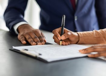 Contract Signings Plunge, Blunting Hope of Sales Rebound