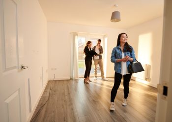 Hits and Mrs.: Agent Advice for Couples in the Buying Mood