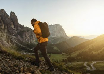 How to Stay Safe When You Go Hiking