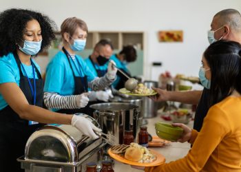 4 Simple and Effective Ways to Give Back This Thanksgiving Week