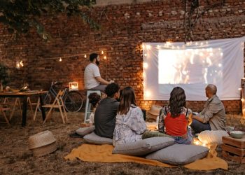 How to Host the Ultimate Outdoor Movie Night