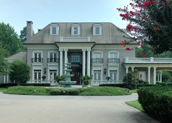 4 Habits of Successful Luxury Real Estate Professionals