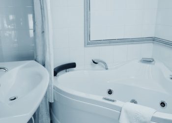 Avoid These 4 Outdated Bathroom Trends