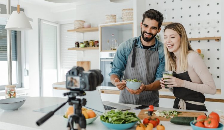 5 Side Hustles Ideal for Couples