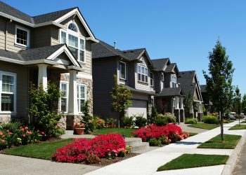 Most REALTORS® Recommend Improving Curb Appeal