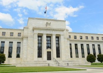 Fed Divided, Awaiting Data Before Rate-Hike Decision