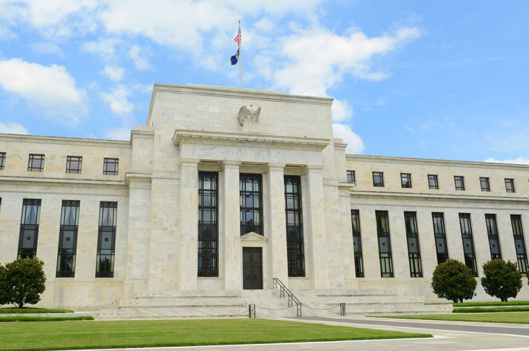 Fed Divided, Awaiting Data Before Rate-Hike Decision