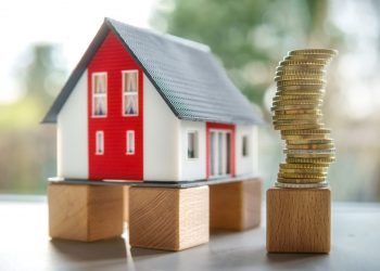 Flipping a House: 4 Risks to What Can Be a Profitable Endeavor