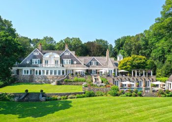 Upscale Nassau County, New York Team Thrives on Family Dynamic