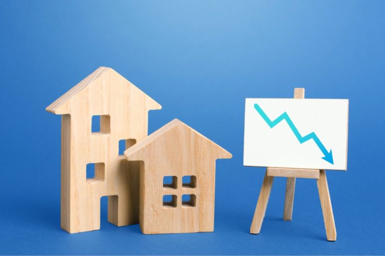 Mortgage Mix: Modest Decline in Rates and Applications