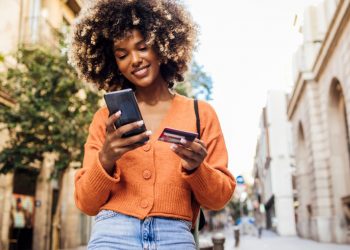 When Should You Use a Credit Card, and When Should You Use Cash or a Debit Card?