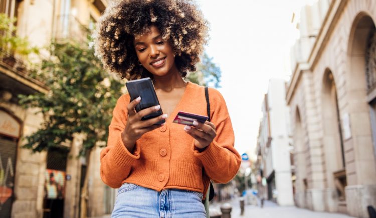 When Should You Use a Credit Card, and When Should You Use Cash or a Debit Card?