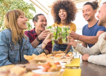 5 Tips for Hosting a Backyard Brunch