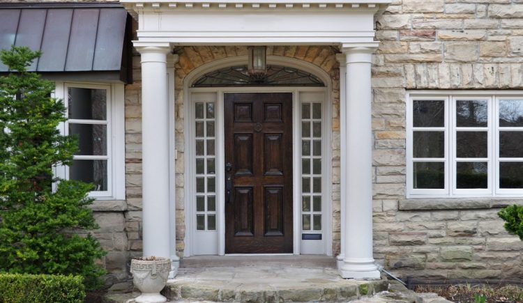 Should You Buy a House With a Stone Façade?