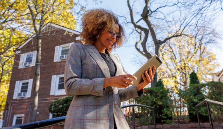 Should You Hire a Property Management Company to Help With Your Investment Property?