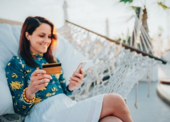 When Should You Use a Credit Card, and When Should You Use Cash or a Debit Card?