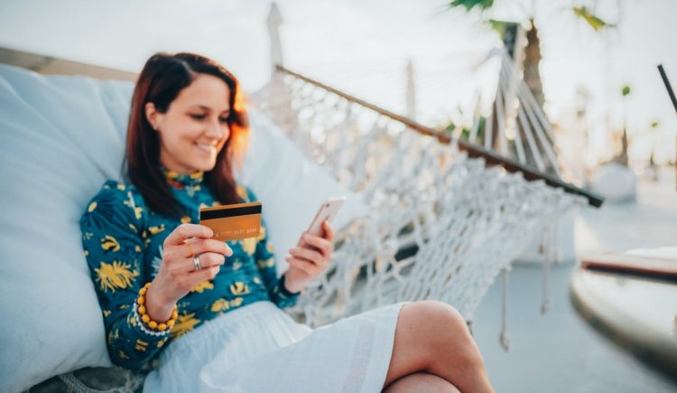 When Should You Use a Credit Card, and When Should You Use Cash or a Debit Card?