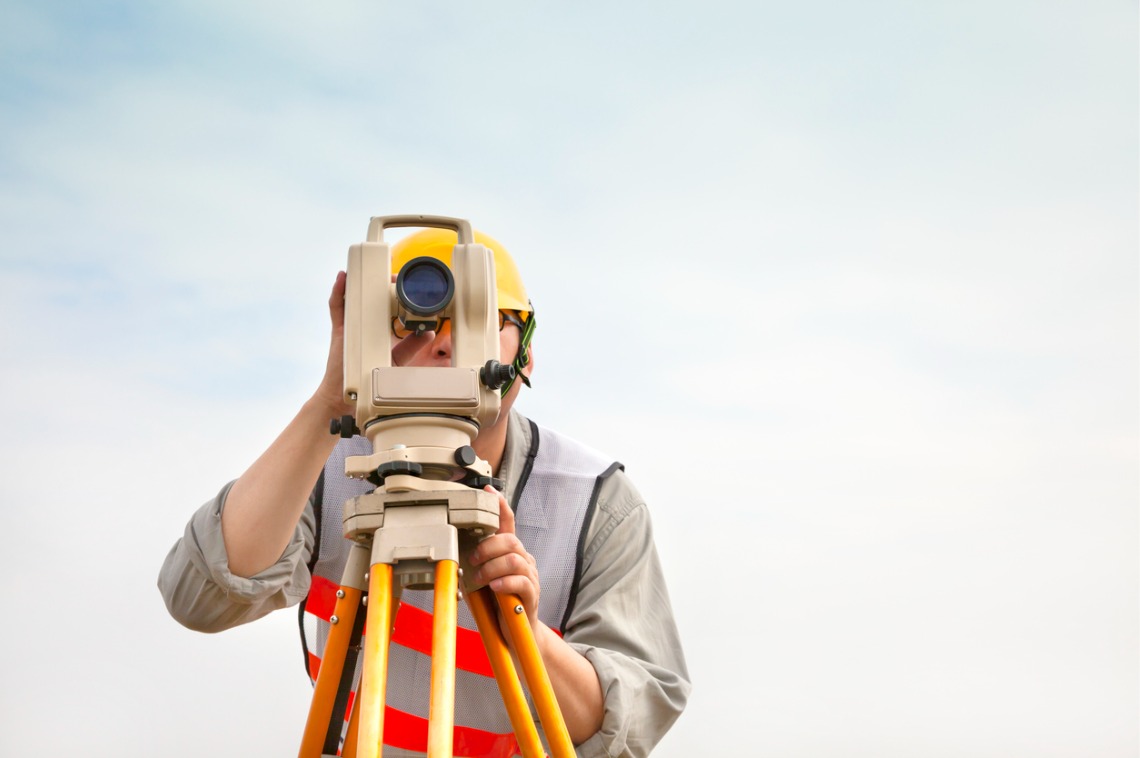 How does land surveying work? 