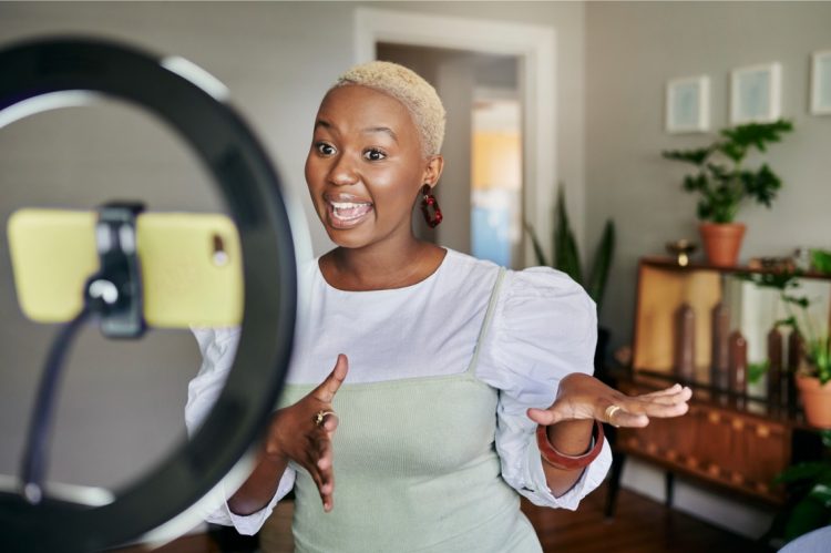 6 Social Media Tips for Luxury Real Estate Professionals