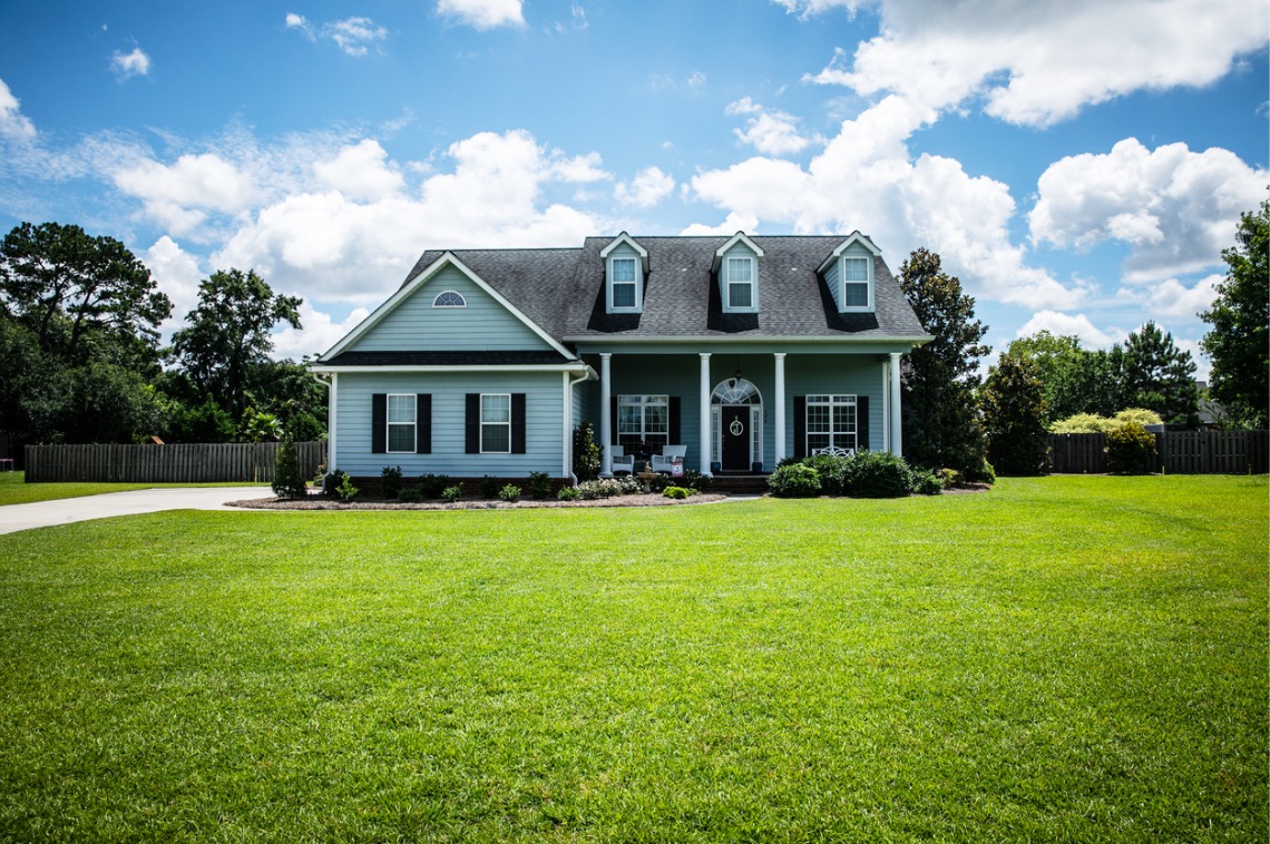 Where to Find the Biggest Homes and Yards, Without Breaking the Bank - Vimarsana News