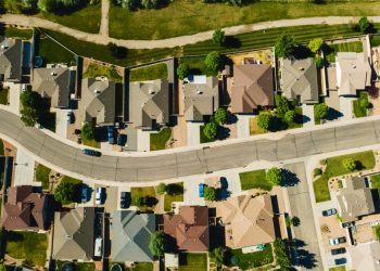 Is Buying a House in a Homeowners Association a Smart Financial Move?