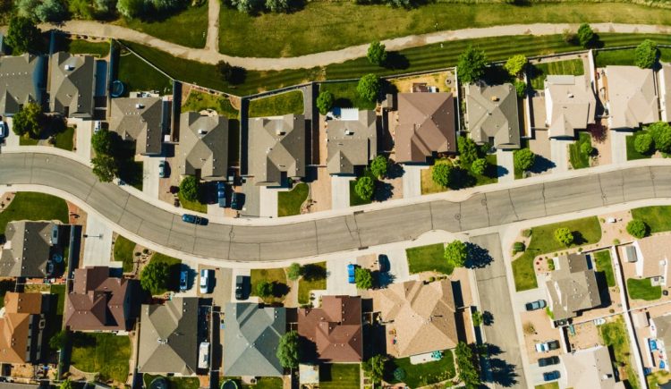 Is Buying a House in a Homeowners Association a Smart Financial Move?