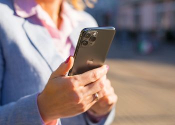 How to Win Listings and Generate Pre-Sale Buzz With Your Phone