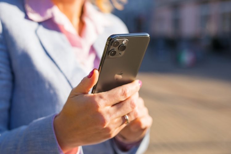 How to Win Listings and Generate Pre-Sale Buzz With Your Phone