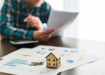 How to Choose Between a Cash-Out Refinance and a Home Equity Loan