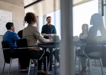 How a Highly Directive and Supportive Leadership Style Drives Agent Success