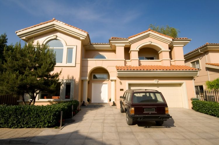 What’s The Difference Between a Large House and a McMansion?