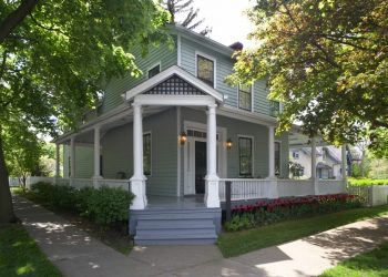 Should a Buyer Consider a House on a Corner Lot? A Look at the Upside and Downside