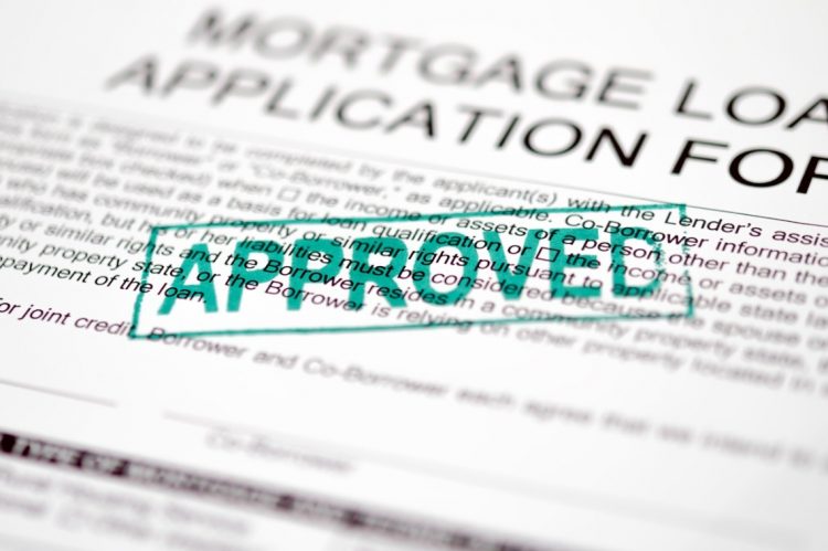 Mortgage Applications Surge Following Steady Rate Decreases