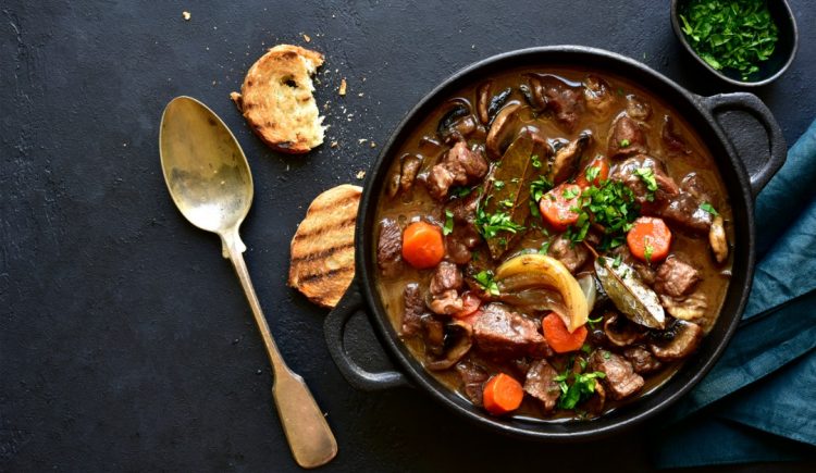 Tips for Winter Entertaining: From Comfort Food to Cozy Decor