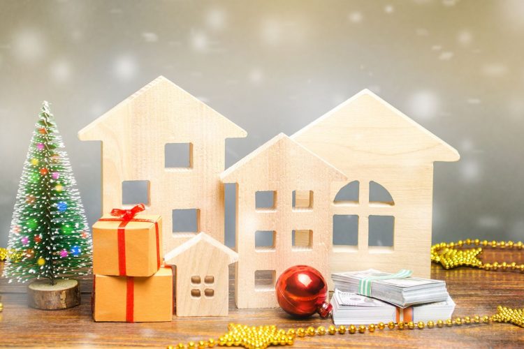 Should You Put Your House on the Market Around the Holidays? — RISMedia