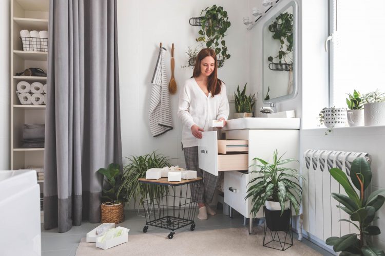 4 Types of Items to Declutter From Your Bathroom