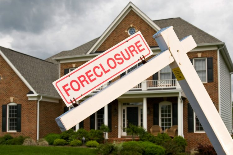 Foreclosure Starts Decline Slightly in April, While Completions Rise