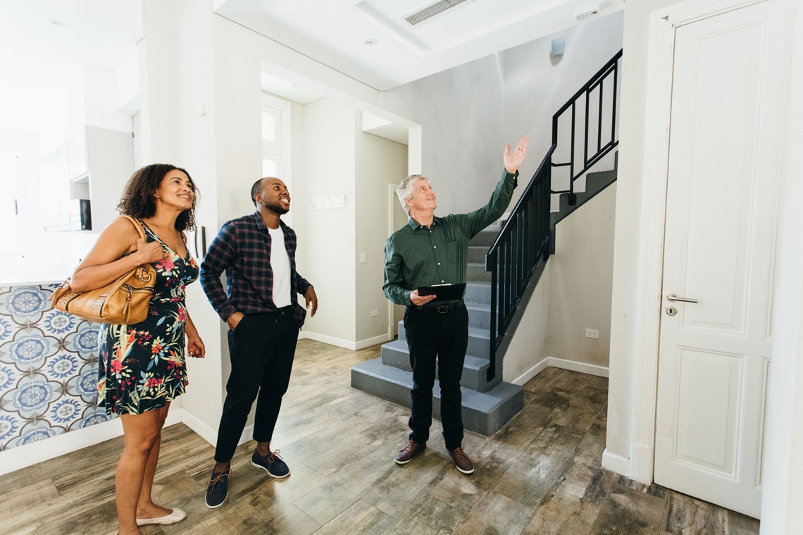 Hold the Commission Talk: Zillow's New Touring Agreement Lets Buyers Test the Waters — RISMedia - Vimarsana News