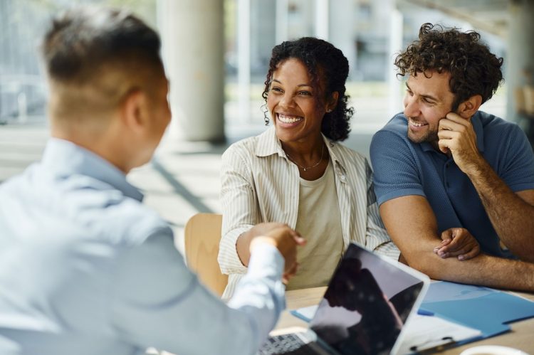Mastering the Market: 7 Must-Have Tactics for Real Estate Agents Post-NAR Settlement