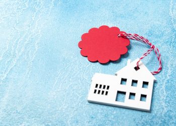 Seasonal Home Selling Tips: How to Prepare Your Home for Sale in Any Season