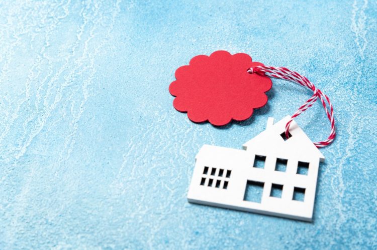 Seasonal Home Selling Tips: How to Prepare Your Home for Sale in Any Season