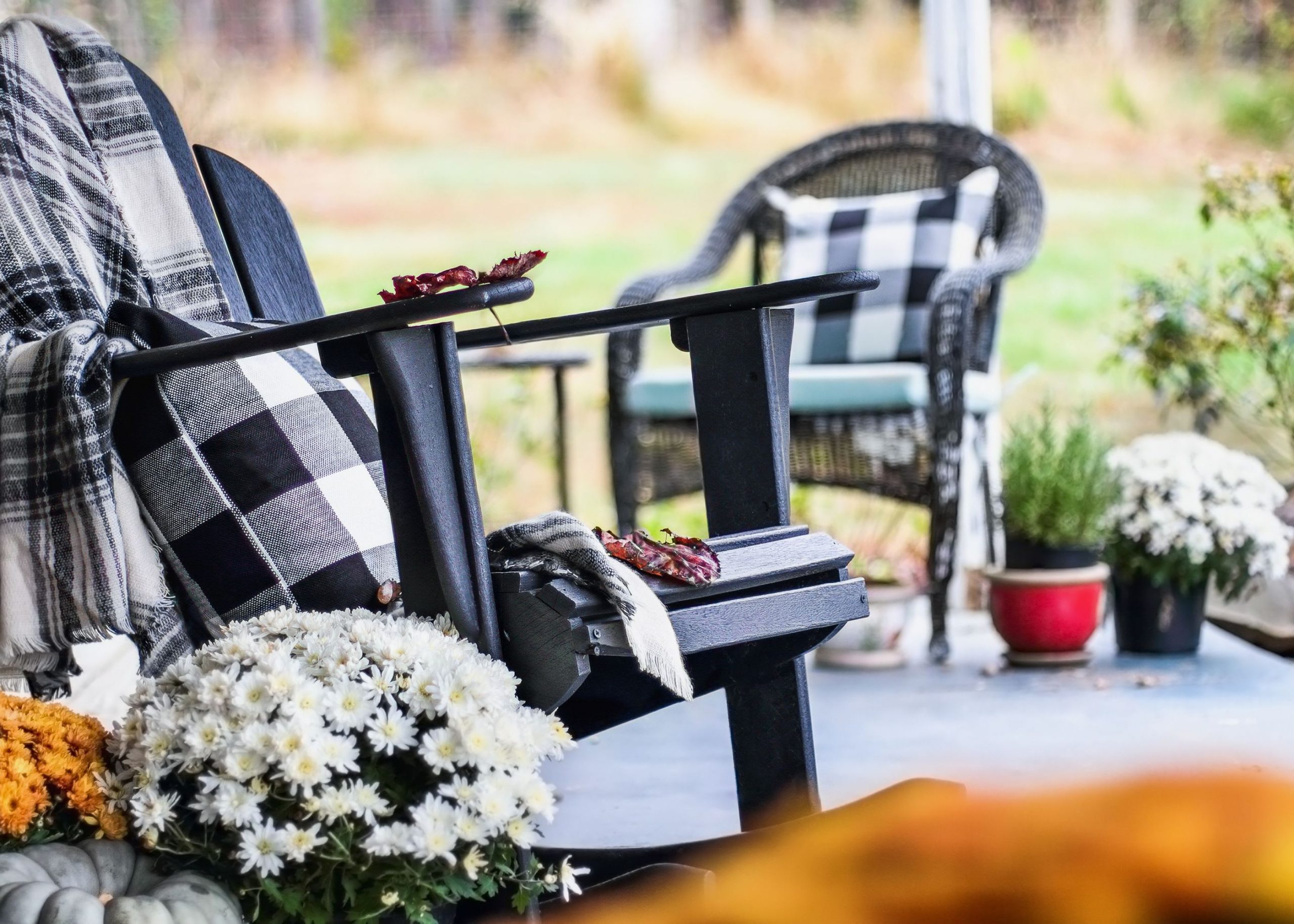How to Create a Cozy Outdoor Space for Fall