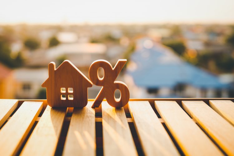 Should You Buy a House Now or Wait for Interest Rates to Come Down?