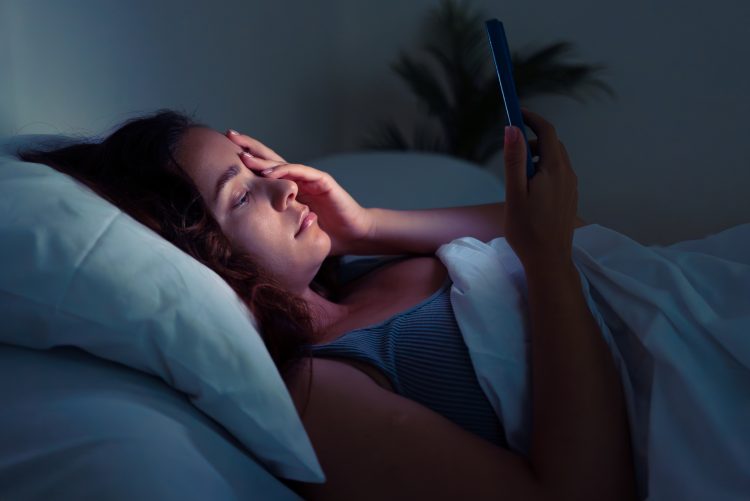 Can Switching Your Phone to Grayscale Help You Get a Good Night’s Sleep?