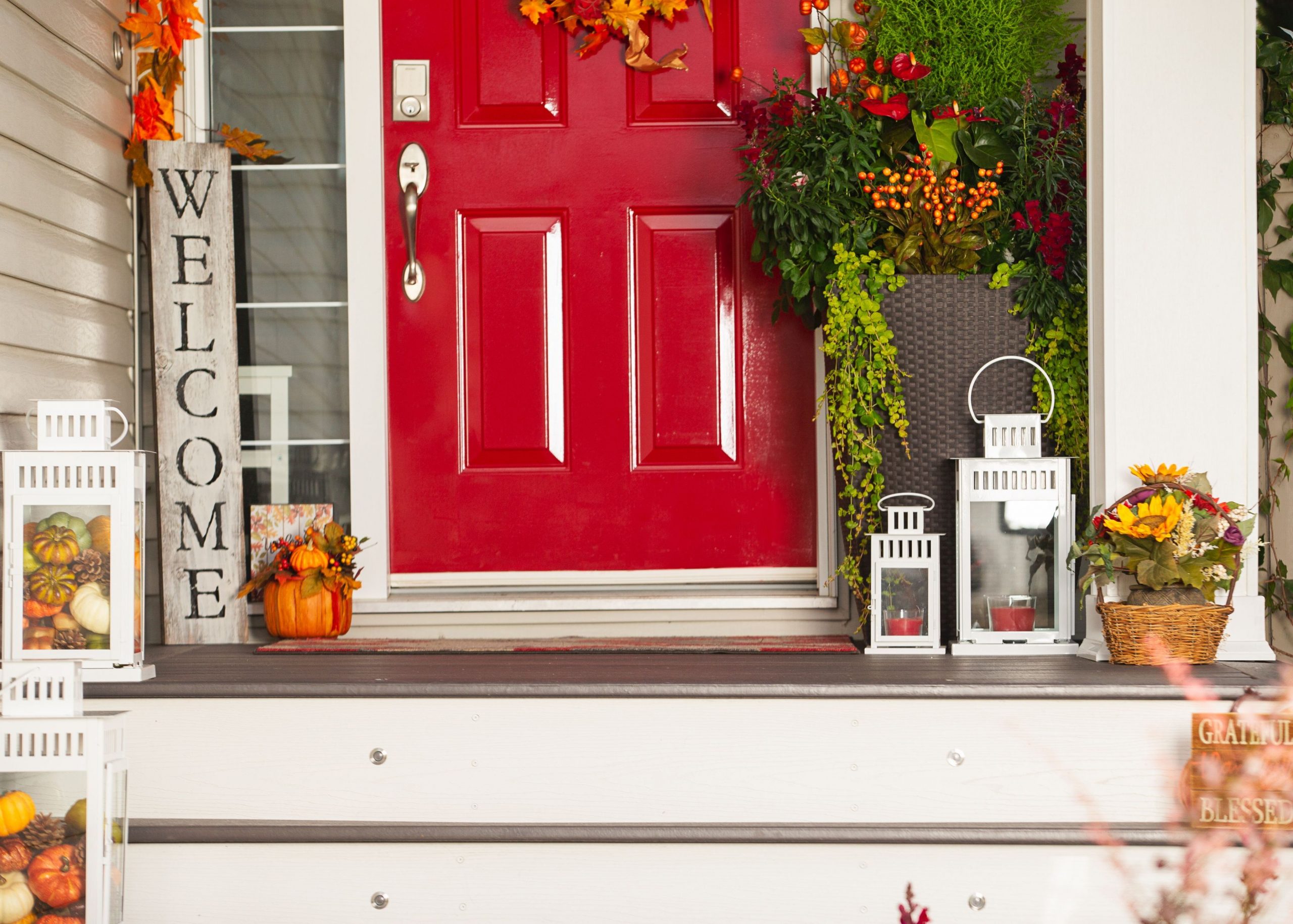 Outdoor Decorating Ideas for Halloween to Thanksgiving
