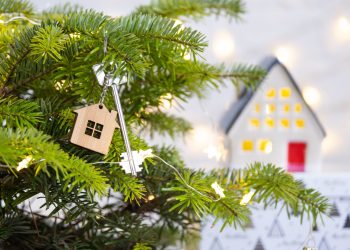 4 Reasons to Sell a Home During the Holidays