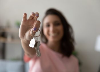 Report Finds Single Women Outpace Single Men in Homeownership