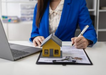 How Dual-Licensing in Real Estate and Mortgage Services Can Boost Agents’ Earnings by Almost 50%